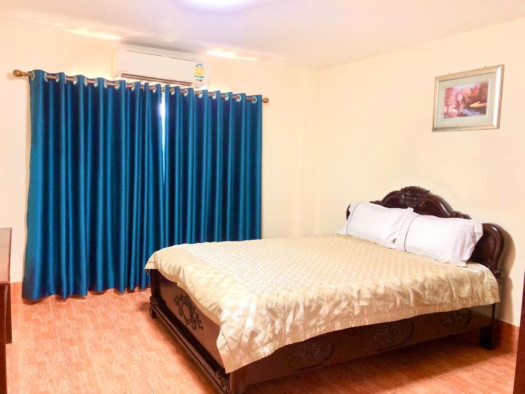 Lily Hotel