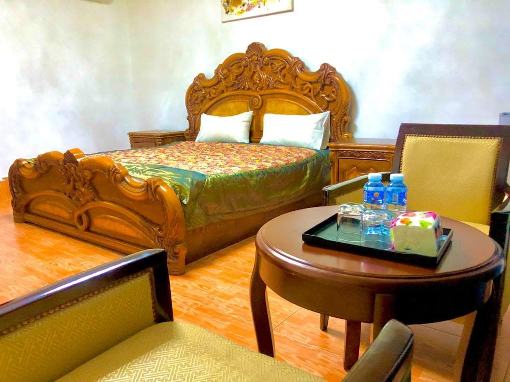 Lily Hotel
